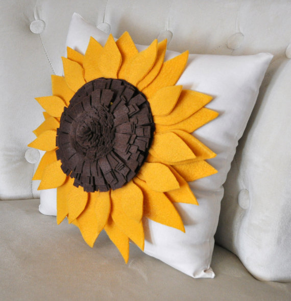 Yellow Sunflower Pillow on Luulla