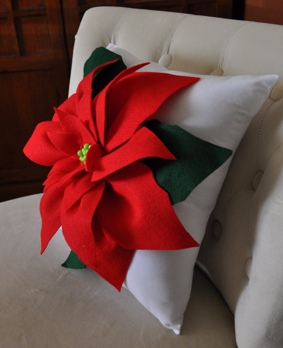 Christmas Flower Pillow on Luulla